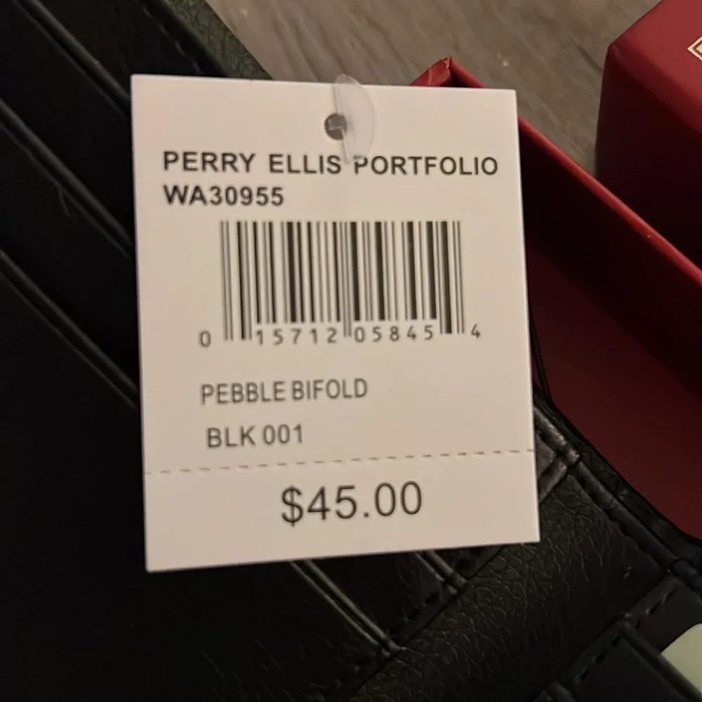 NWT Perry Ellis Bilfold